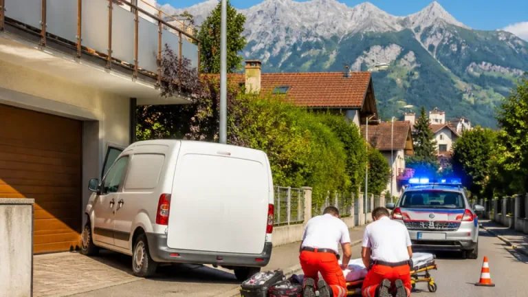 Innsbruck-Arzl: Kleintransporter stößt 83-jährigen Fußgänger um – Lenker mit positivem Kokaintest