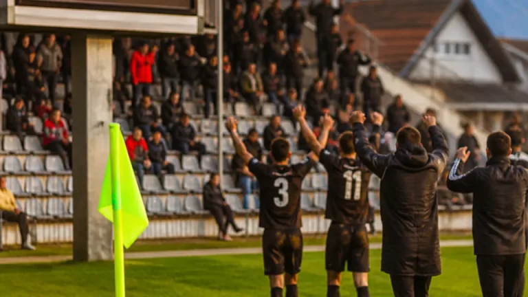Jenbach holt knappen 2:1-Sieg in Brixen und setzt sich in der Landesliga durch