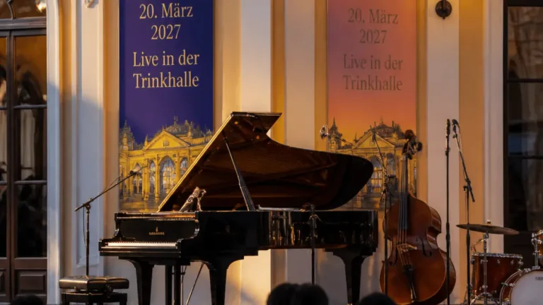 Jools Holland gastiert am 20. März 2027 in der Trinkhalle Bad Ischl