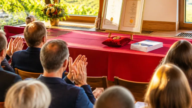 Neues Präsidium und Ehrungen beim Sparkassenverein Langenlois: Lokalbank stellt Weichen