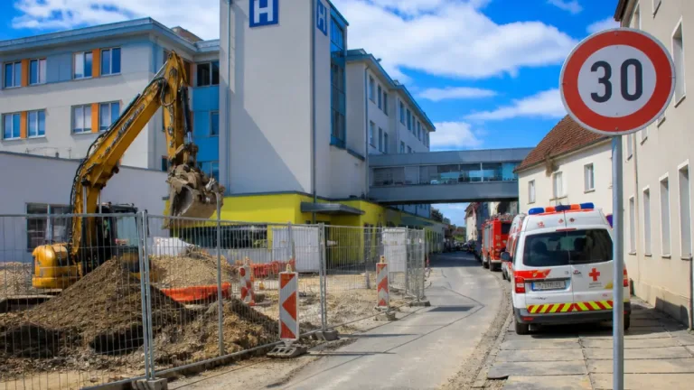 Oberwart: Dornburggasse bleibt Herzstück der Gesundheitsversorgung – Ausbau und Baustelle prägen den Alltag