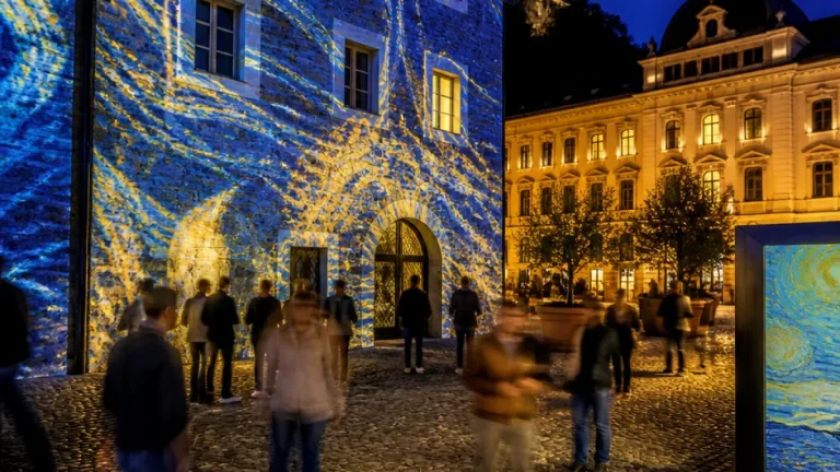 Oktoberprogramm in Feldkirch: Lichtkunst, Ausstellungseröffnung und Musik im Stadtzentrum
