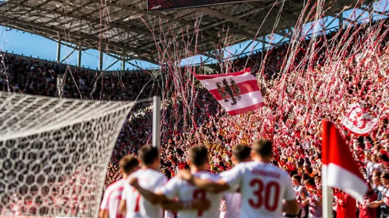 Red Bulls behaupten sich in Innsbruck – Hochkofler feiert 600. Ligaspiel