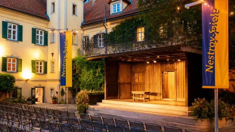 Schwechat wird ab 2027 exklusiver Spielort der Nestroy-Spiele