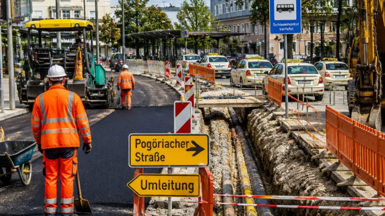 Villach: Umfangreiche Sperren und Umleitungen wegen Asphalt-, Grabungs- und Schienenarbeiten