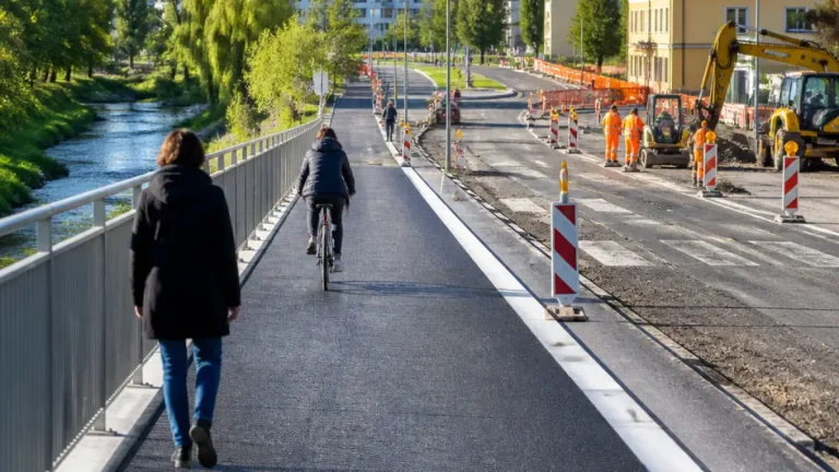 Wiener Neustadt: Neuer, über drei Meter breiter Radweg in der Wohlfahrtgasse sorgt für Diskussion