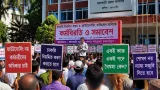 চাকরি নিয়মিতকরণ ও আউটসোর্সিং বন্ধে ঝালকাঠিতে গণপূর্ত কর্মচারীদের বিক্ষোভ