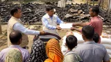 কুড়িগ্রামে অগ্নিকাণ্ডে পতিত পরিবারের পাশে দাঁড়ালো রাজারহাট উপজেলা প্রশাসন