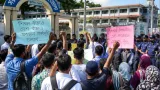 মনপুরা হামলার প্রতিবাদে ভোলায় শিক্ষক-শিক্ষার্থীর বিক্ষোভ ও আইনগত দাবি