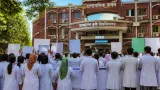 ময়মনসিংহে ভেটেরিনারিদের ওপর হামলার প্রতিবাদে বাকৃবিতে মানববন্ধন ও বিচারের দাবি