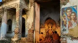 নিমতিতা রাজবাড়ি: ঝাড়লণ্ঠন আর রাতে নিভে যাওয়া আলোতেই বাঁচে ৩৫০ বছরের একচালা দুর্গা