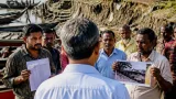 পদ্মা তীর ঘুরে মানুষের সঙ্গে কথা বললেন সংসদ সদস্য হাসনাত আব্দুল্লাহ
