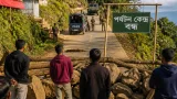 সাজেকে সশস্ত্র সদস্য অপসারণ দাবি, চতুর্থ দিনেও সড়ক অবরোধ চলমান