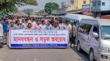 শিবালয়ে সেলফি পরিবহনের রুট পারমিট বাতিলের দাবি নিয়ে মহাসড়কে বিক্ষোভ