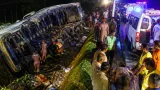 সুনামগঞ্জ-সিলেট সড়কে বাস উল্টে খাদে, নারী নিহত, অন্তত ২০ আহত