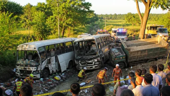 বরগুনা থেকে যাত্রীবাহী বাসের ট্রাক সংঘর্ষে কোনো বরগুনা যাত্রী নিহত হয়নি, ১৪ জনের মৃত্যু