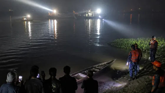চাঁপাইনবাবগঞ্জে পদ্মায় নৌকাডুবি: বিএসএফ উদ্ধার করে ১০ জন, ফেরত আনার চেষ্টা চলছে