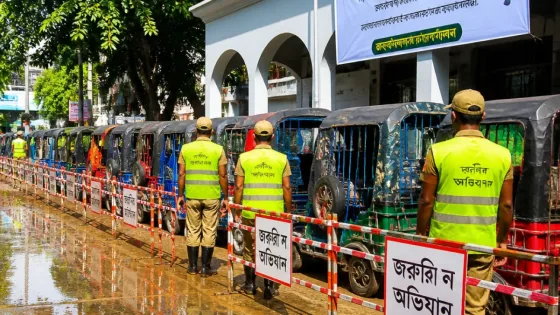 হবিগঞ্জ পৌরসভা কঠোর: যানজট নিরসনে ৩০টি নাম্বারপ্লেটবিহীন টমটম আটক