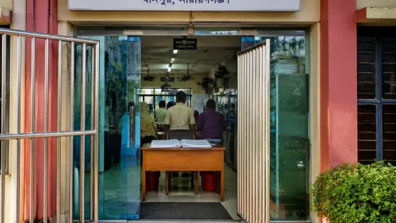 নারায়াণগঞ্জের ভূমি কার্যালয়ে আকস্মিক পরিদর্শন: হাজিরা ও নিরাপত্তা নিয়ে ব্যবস্থা নেওয়ার নির্দেশ