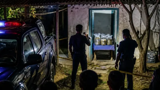 সদর থানার অভিযানে দেলবাড়ি থেকে ১ কেজি গাঁজাসহ দুইজন গ্রেপ্তার