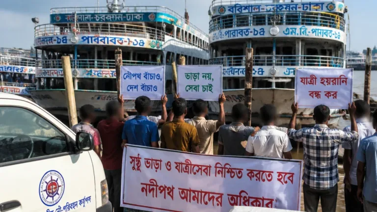 বরিশাল-ভোলা নৌরুটে নতুন লঞ্চ যুক্তি: লঞ্চমালিকদের আপত্তি ও পারমিট বিতর্ক