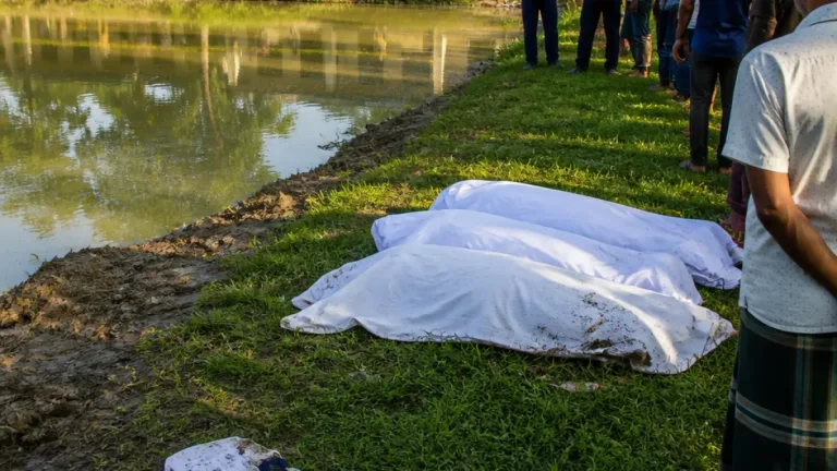 ভোলা: বোরহানউদ্দিনে গোসল করতে নেমে পুকুরে ডুবে ২ ছাত্রীর মৃত্যু
