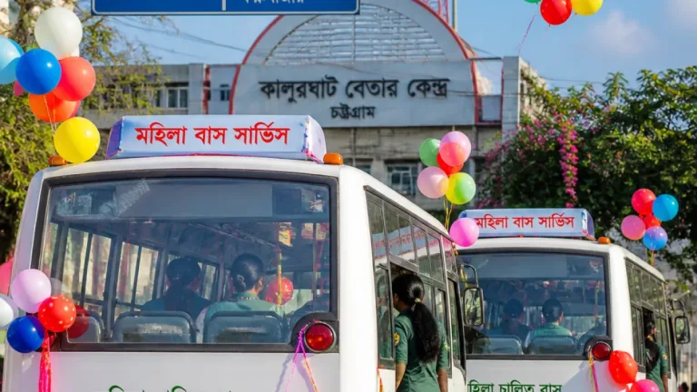 চট্টগ্রামে চালু হলো নারী চালক-হেলপারসহ বিশেষ ‘মহিলা বাস সার্ভিস’