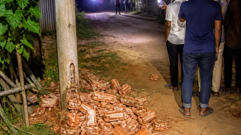 চোর সন্দেহে বেঁধে ইট দিয়ে পেটানোয় মহেশখালীর যুবক নিহত, সমাজে সঞ্জীবিত প্রশ্ন