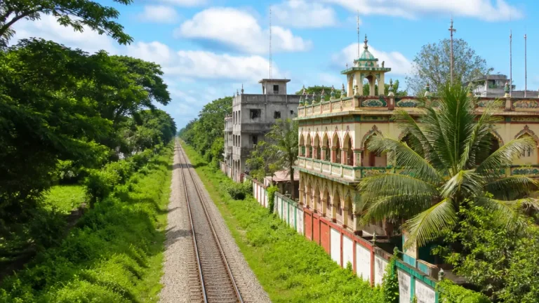 চুয়াডাঙ্গার দর্শনায় টিফিনকালে বজ্রপাতে চার স্কুলছাত্রী আহত