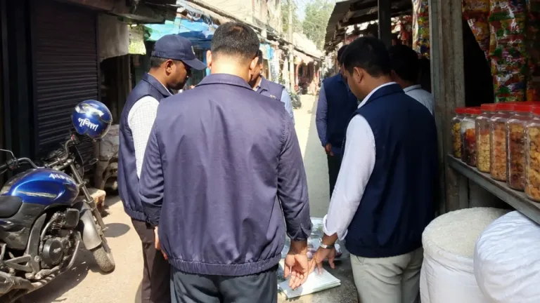 দামুড়হুদা ও কার্পাসডাঙ্গায় ভোক্তা অধিকার অভিযান: তিন প্রতিষ্ঠানকে ২৫ হাজার টাকা জরিমানা