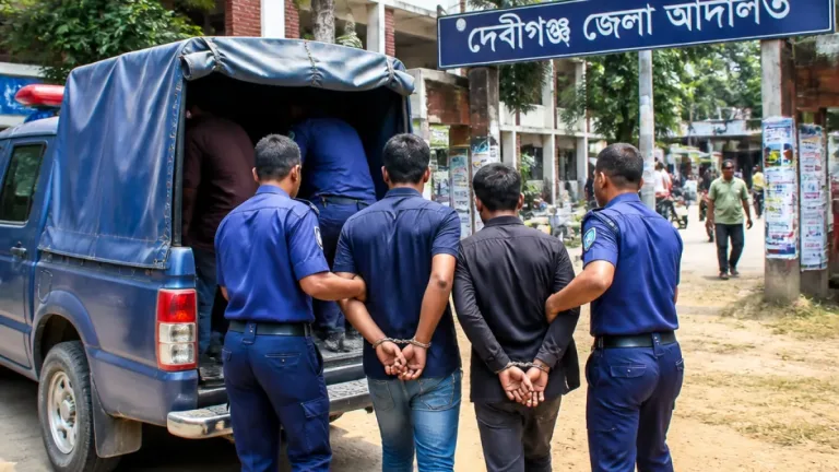 দেবীগঞ্জে অভিযোগ: নারীর চুল কেটে মেরেছে, মোবাইল ও বাসার মালামাল লুটের মামলা; ৩ গ্রেপ্তার