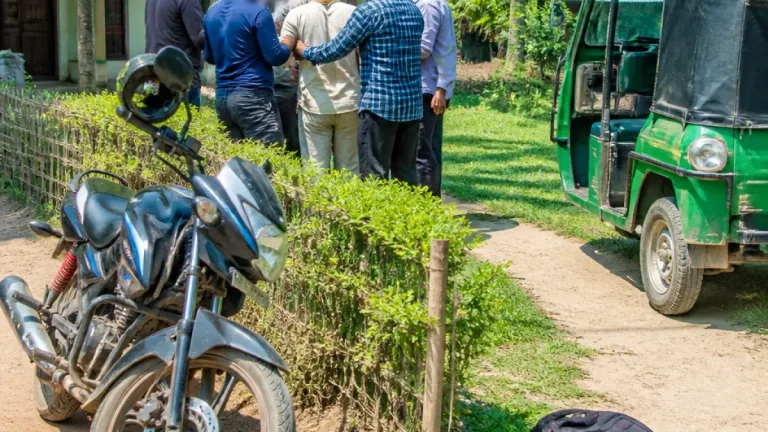 দুমকিতে দ্বিতীয় শ্রেণির ছাত্রীকে ধর্ষণের চেষ্টার অভিযোগ, জনতা ধরে পুলিশে সোপর্দ