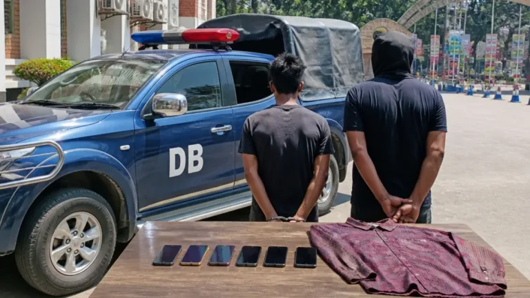 গাইবান্ধায় ডিবির বিশেষ অভিযানে নিষিদ্ধ সংগঠনের দুই নেতা গ্রেপ্তার