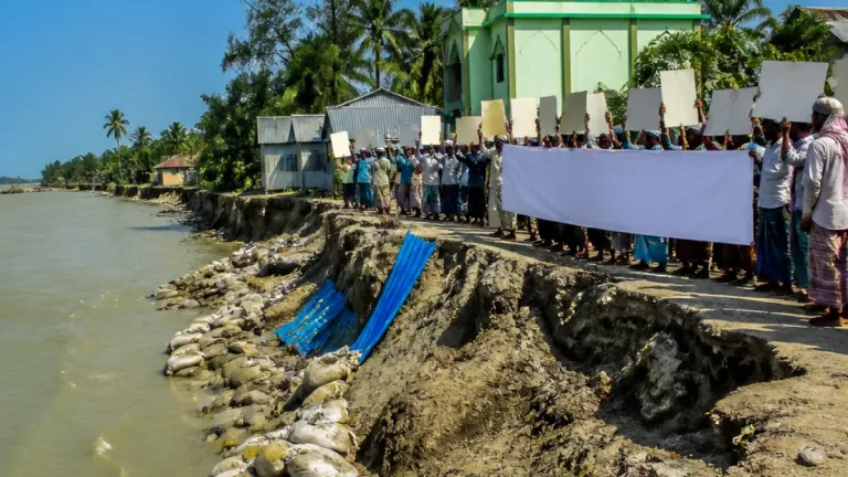 গাবখান চ্যানেলের ভাঙনে বিপাকে ৫০+ পরিবার, স্থায়ী প্রতিরক্ষা দাবি করা হল