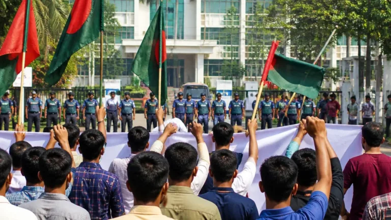 গোপালগঞ্জে নিষিদ্ধ ঘোষিত ছাত্রলীগের মিছিল; মুক্তি দাবি জানালো নেতা-কর্মীরা