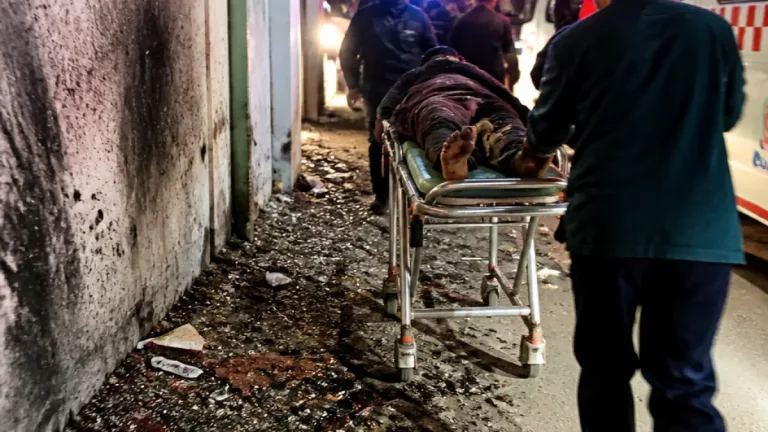 জাজিরার লাউখোলায় ককটেল বিস্ফোরণ: আধিপত্য বিরোধে ১ নিহত, অন্তত ১৫ আহত