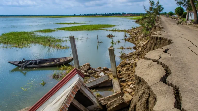 জলবায়ুর পরিবর্তনে ময়মনসিংহে বাড়ছে ভাঙন, বন্যা ও খরচ — কৃষক-বাসিন্দারা সংকটে
