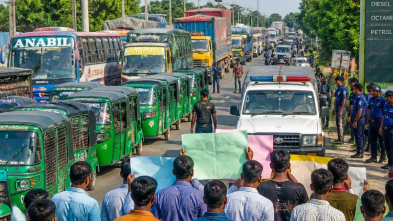 জামালপুরে গ্যাসসংকটে মহাসড়ক অবরোধ, চার ঘণ্টা যানজট ও দৈনন্দ্য বিঘ্নিত