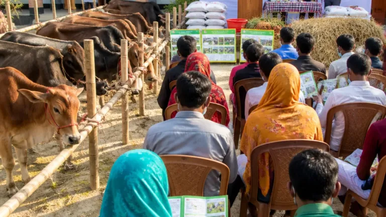 জয়পুরহাটে প্রান্তিক কৃষক ও সুবিধাবঞ্চিতদের মাঝে গবাদি পশু বিতরণ
