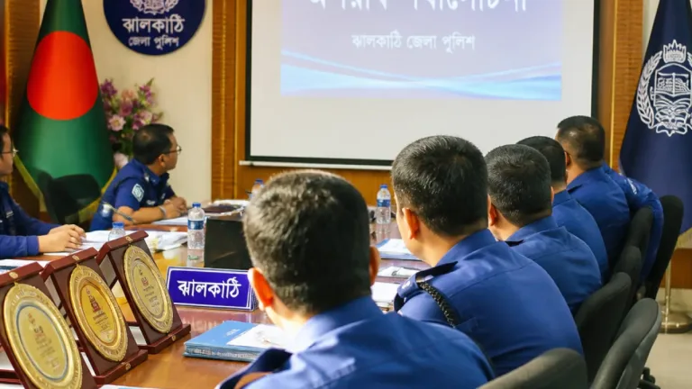 ঝালকাঠি পুলিশের মাসিক কল্যাণ ও জুলাই অপরাধ পর্যালোচনা সভা: শৃঙ্খলা, তদন্ত ও জননিরাপত্তায় নির্দেশনা