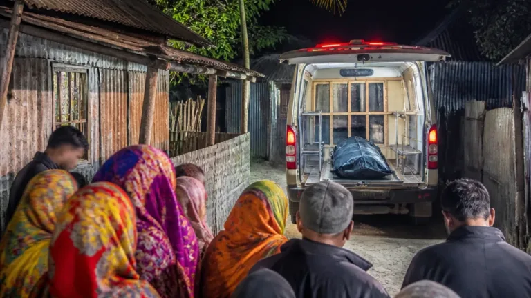 কলকাতা হোটেল অগ্নিকাণ্ডে কুষ্টিয়ার সাংবাদিক দেবাশীষসহ চারজনের মরদেহ ফিরল বাড়িতে