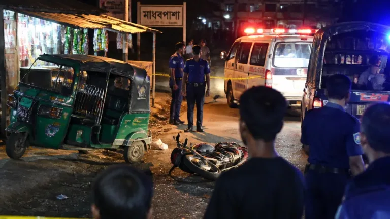 কালিয়ার মাধবপাশায় ইজিবাইক-মোটরসাইকেলের সংঘর্ষে পথচারী নিহত