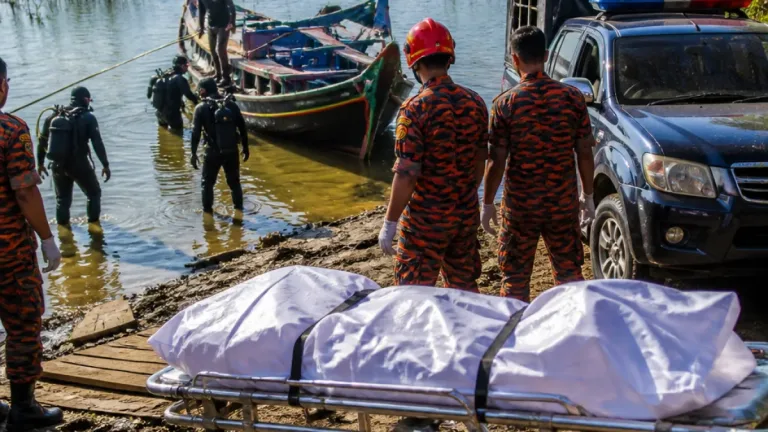কাপ্তাই হ্রদে মাছ ধরায় নৌকা থেকে পড়ে ৬০ বছরের জেলের মরদেহ উদ্ধার