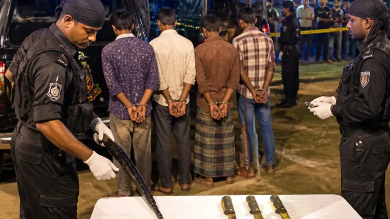 খুলনায় আধিপত্য যুদ্ধে দুইজন খুন: র‌্যাব গ্রেফতার ও অস্ত্র উদ্ধার