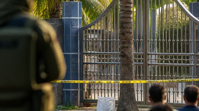 কুষ্টিয়ার লালন আখড়াবাড়ি থেকে 'টাইম বোমা' উদ্ধার, পুলিশ ও বোমা নিষ্ক্রিয়কারী দল কাজ সারলেন