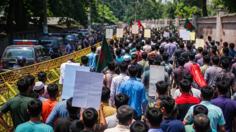 কুষ্টিয়ায় এমপি মুফতি আমির হামজাকে হত্যাচেষ্টার প্রতিবাদে বিক্ষোভ মিছিল ও সমাবেশ