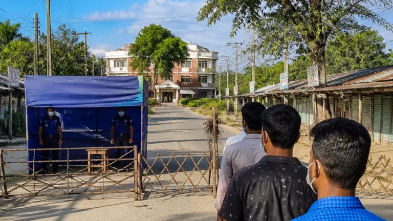 লালমনিরহাট পৌর এলাকায় সাত দিনের কঠোর বিধিনিষেধ ঘোষণা