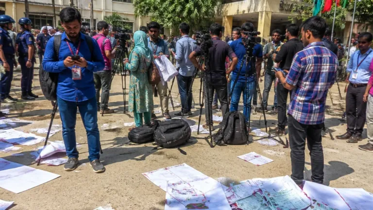 লালপুরে সাংবাদিক লাঞ্ছিত: অভিযোগ প্রমাণিত, ছাত্রদলের তিন কর্মী বহিষ্কার