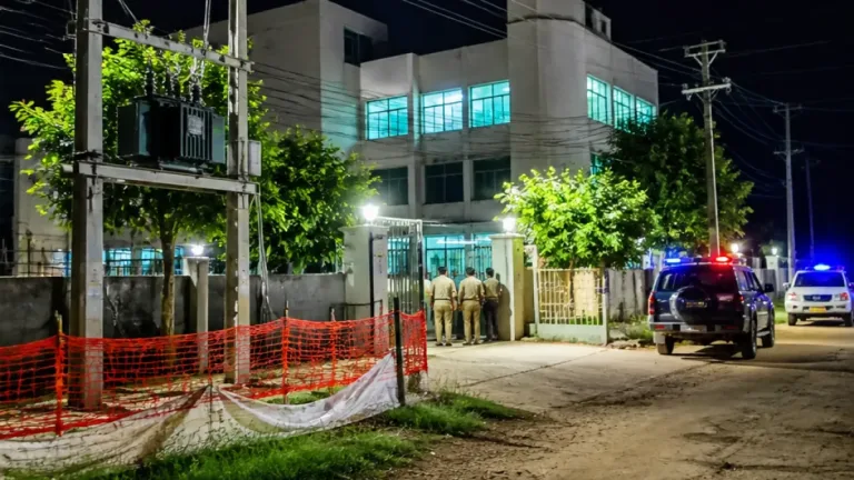 লোডশেডিংয়ে উত্তেজনা: ডোমারে বিদ্যুৎ অফিস পুলিশের কাছে নিরাপত্তা চেয়েছে