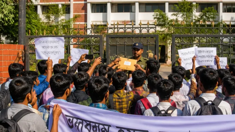 লোডশেডিংয়ের প্রতিবাদে পলিটেকনিক শিক্ষার্থীদের ডিসি অফিস ঘেরাও ও স্মারকলিপি প্রদানের ঘোষণা